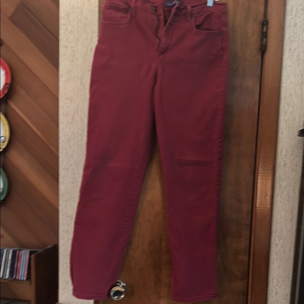 Women’s size 10 Gloria Vanderbilt “Amanda” red jeans